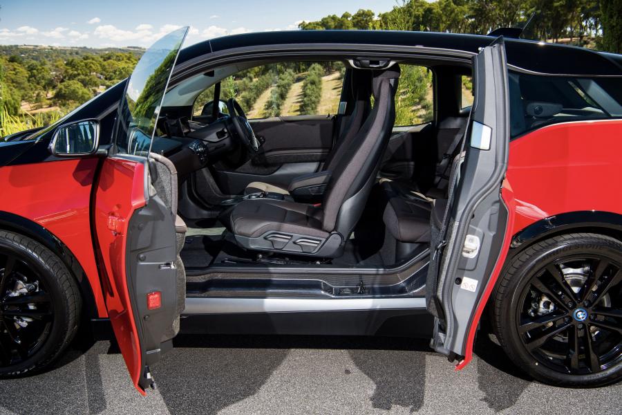 Интерьер BMW i3s (I01) 2018 года  (AU) (фото 11 из 31)